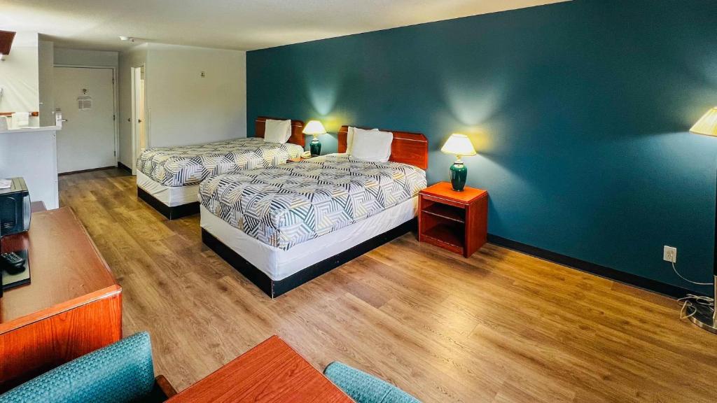 Studio 6 Suites Portland OR I-5 OHSU photo