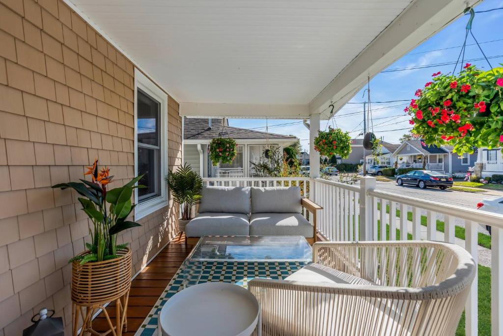 Khu vực ghế ngồi tại 1726 Belmont Ave