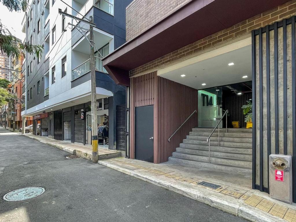 an empty city street with a building with a door and stairs at Sabaneta, aparta Loft, excelente Ubicacion, Wifi in Sabaneta