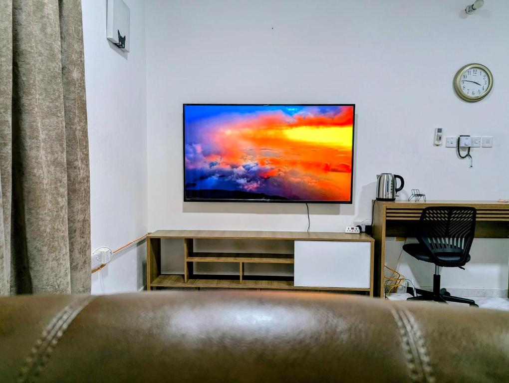 Fully Private Furnished Deluxe Studio Near Avenues Mall