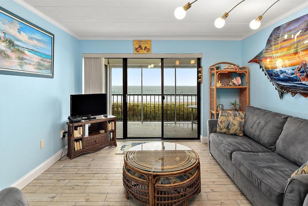 Direct Ocean Front 2 Bedroom Condo in Oceanwalk with Amazing Ocean Views!