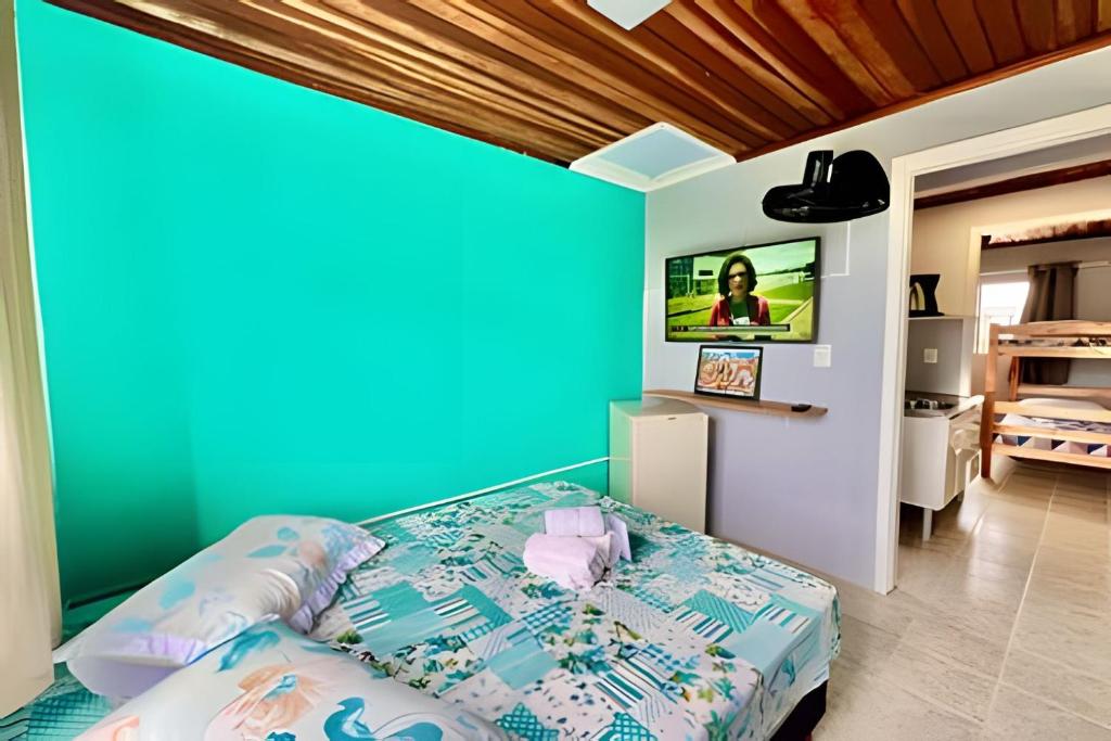 En eller flere senge i et værelse på #MaTinhoSéMassa# Com 02 Quartos Top C/ TV e Wi-Fi