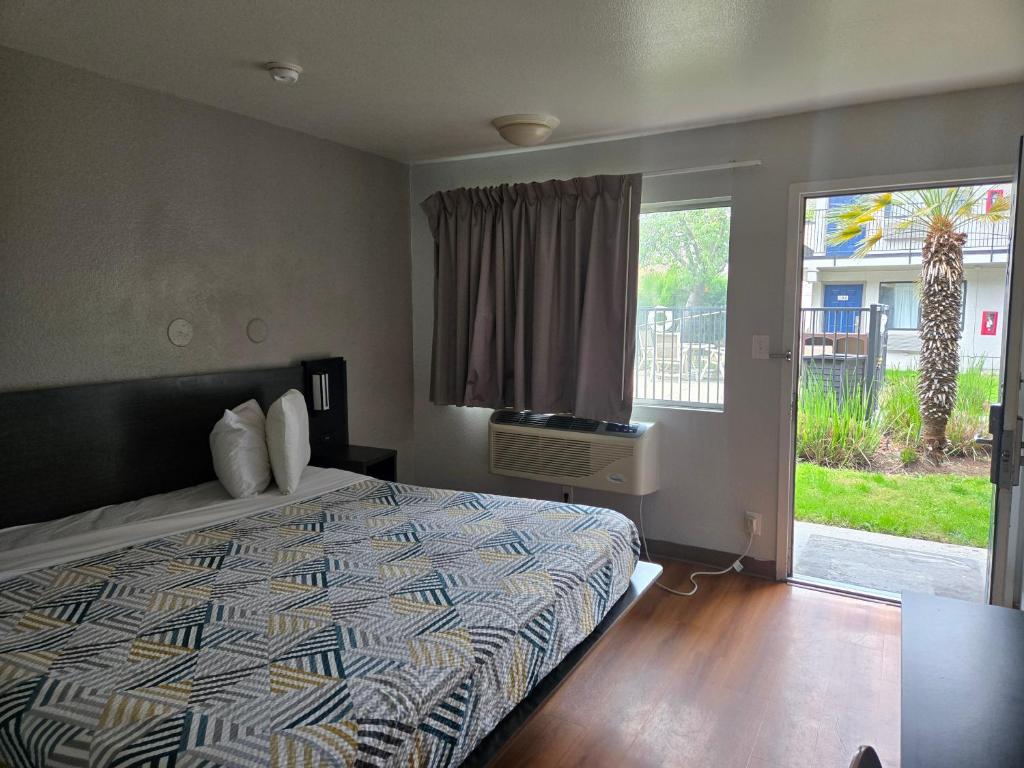 Park Inn by Radisson, Tracy - 