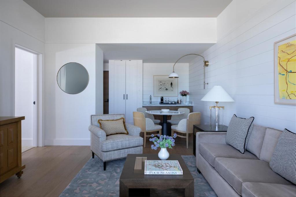 Four Seasons New Orleans photo
