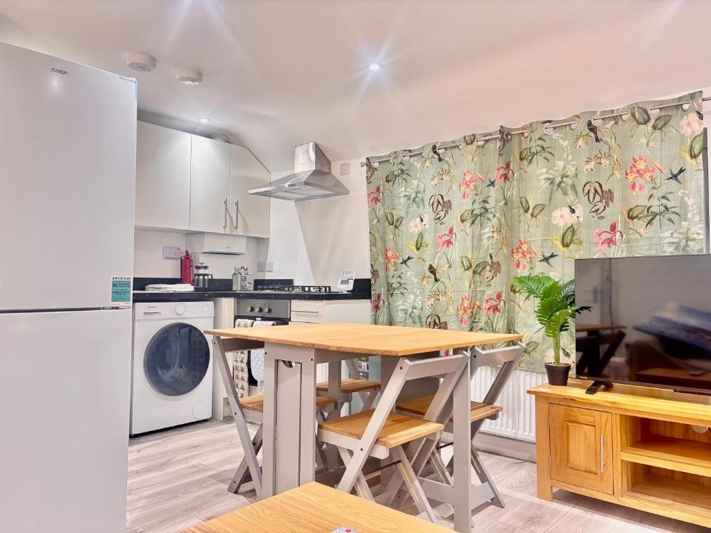 Køkken eller tekøkken på Bright Cozy 2 bedroom Apartment in Oxford