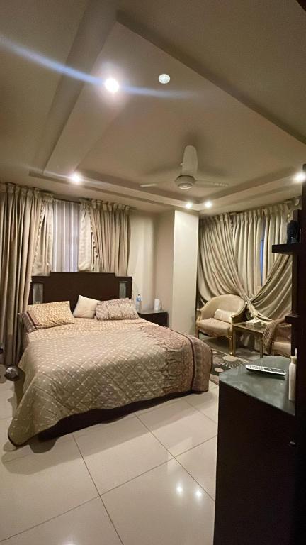 Luxury One Bed Apartment, Bahria Town Phase 3 - Housity