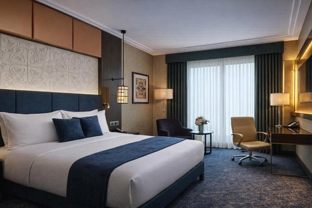 Postel nebo postele na pokoji v ubytování Khatai Deluxe Hotel