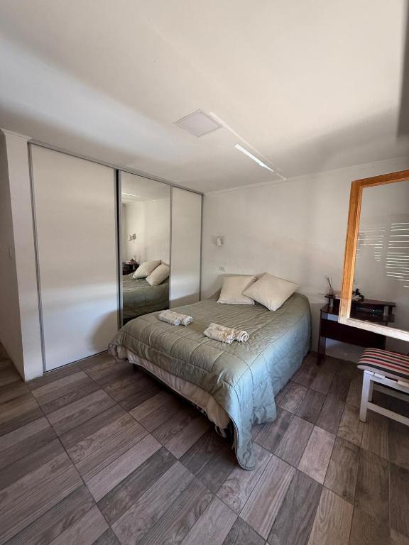 Giường trong phòng chung tại Alquiler centro Tandil