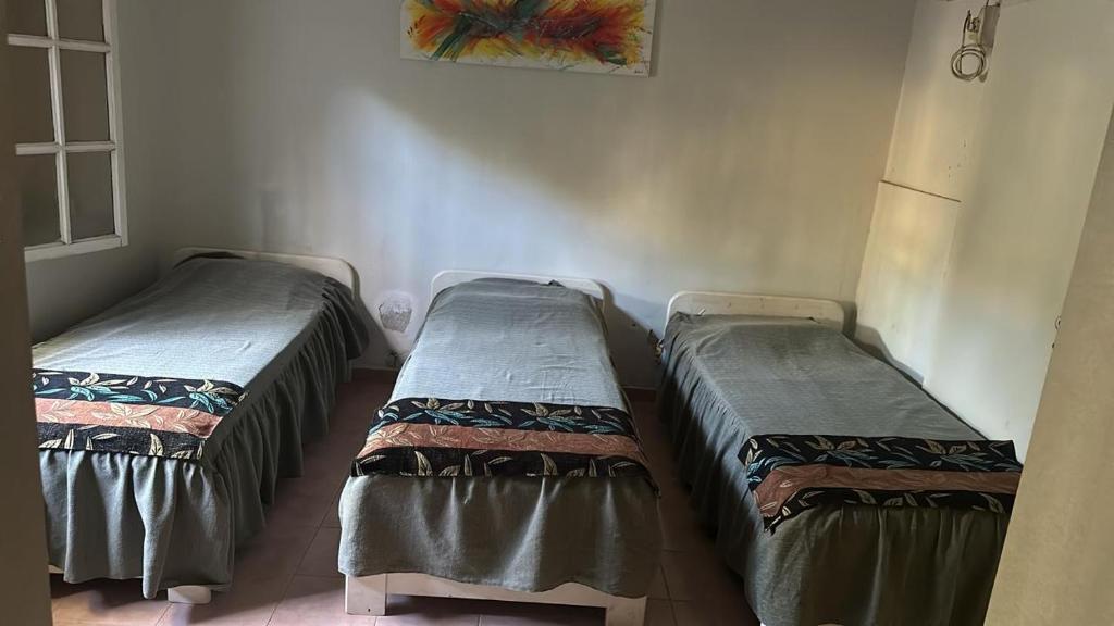 two beds sitting next to each other in a room at Casa quinta in La Banda