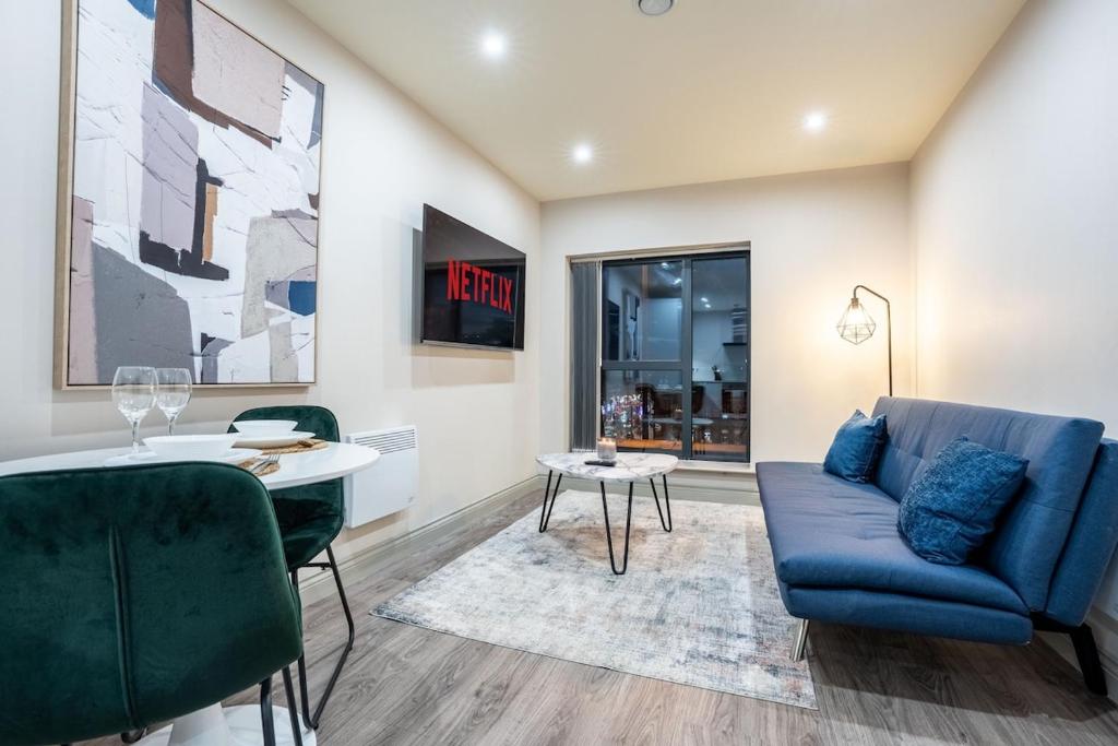 TV a/nebo společenská místnost v ubytování Stylish City-Centre Apartment - Sleeps 4 - Leeds