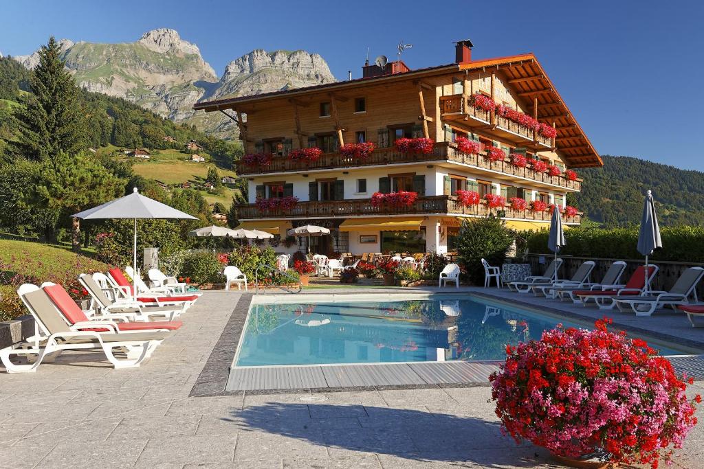 Nespecifikovaný výhled na hory nebo výhled na hory při pohledu z hotelu