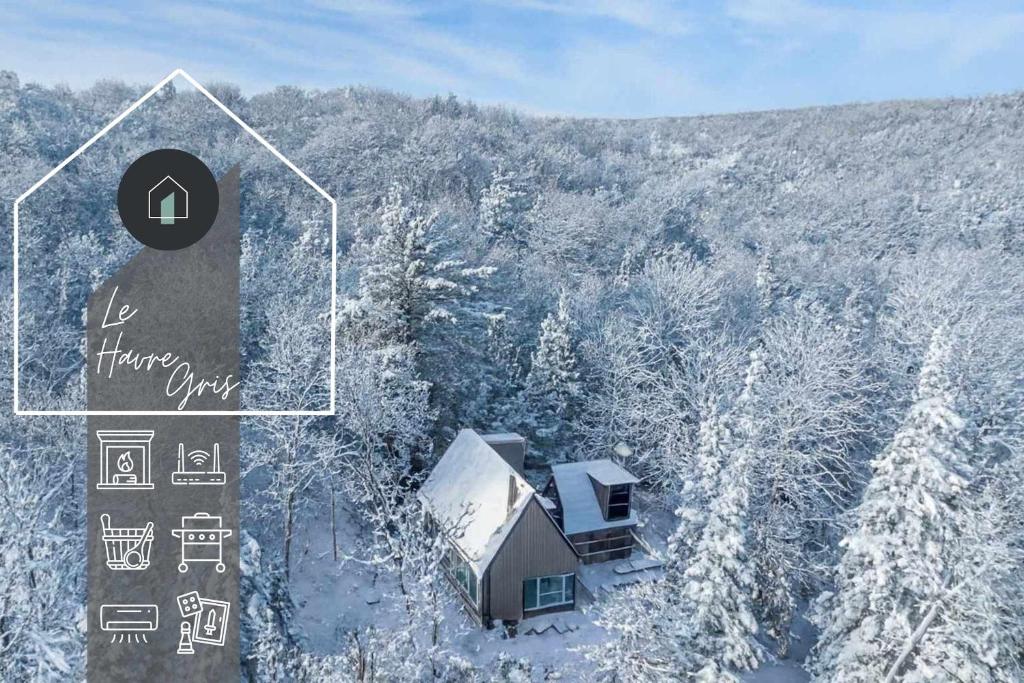 een luchtzicht op een huis in de sneeuw bij La Havre Gris - Relax and enjoy in Grande Vallee