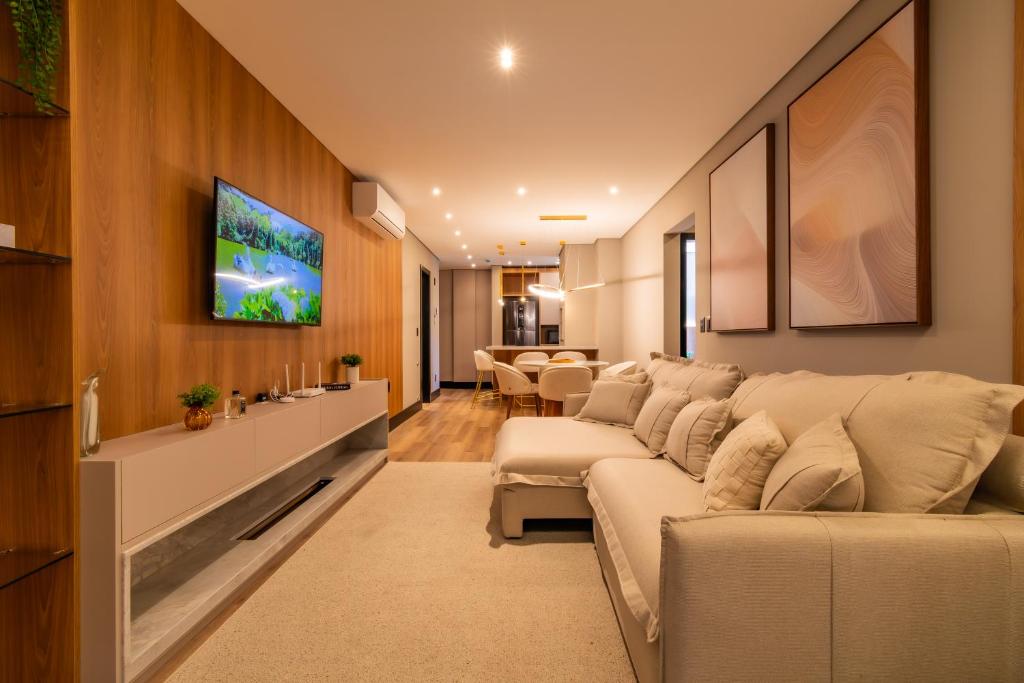 TV a/nebo společenská místnost v ubytování Apartamento de 2 suítes - 170m da Rua Coberta