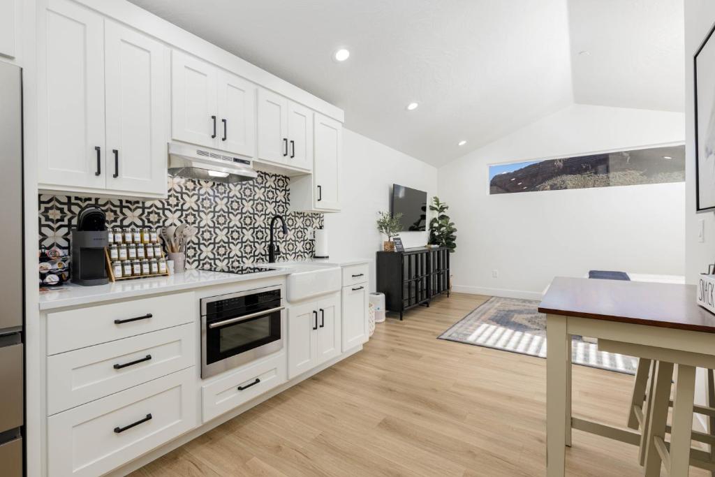 Zion Oasis Rentals - Deluxe Queen Studio