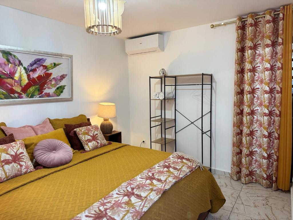 Ένα ή περισσότερα κρεβάτια σε δωμάτιο στο Madikera Resort Beach Near