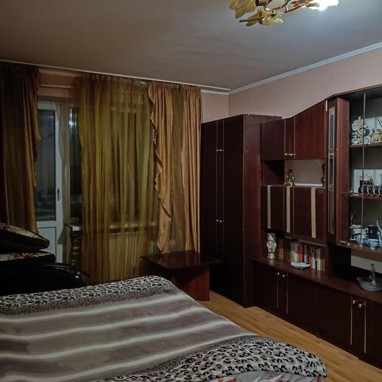 En eller flere senge i et værelse på Квартира