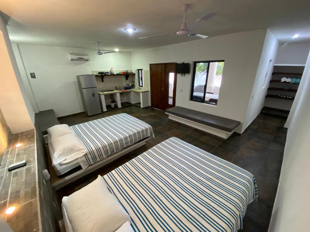 een kamer met twee bedden en een tafel erin bij Costa Ayala - Bungalow 6 with 2dbl beds, 2 sofas in Los Ayala