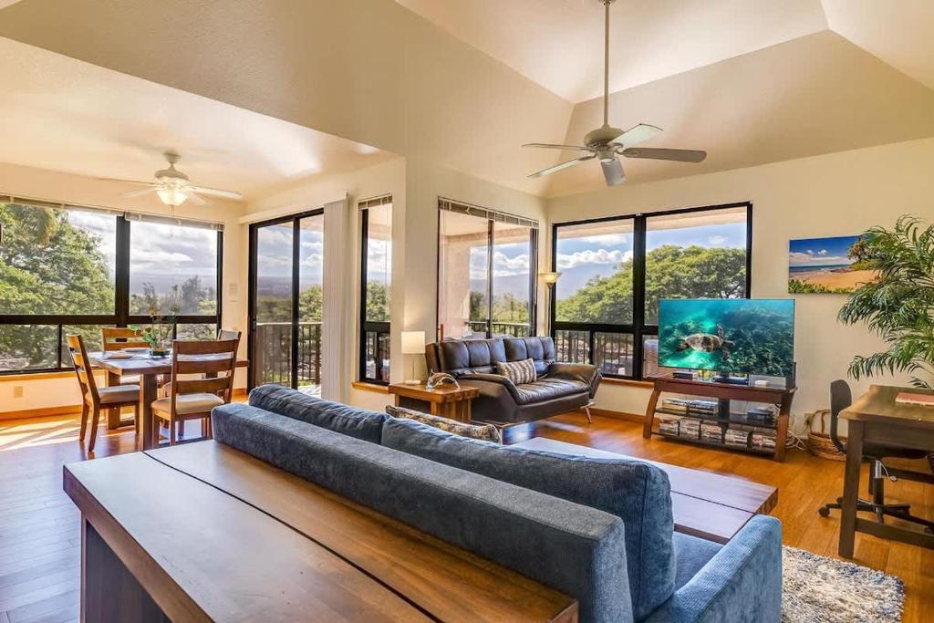 a living room with a couch and a table at Tropical 1BR condo with pool & private lanai in Waikoloa
