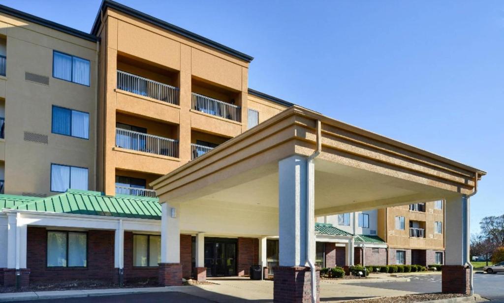 un condominio di grandi dimensioni di Country Inn & Suites by Radisson, Brown Deer - Milwaukee North a Brown Deer