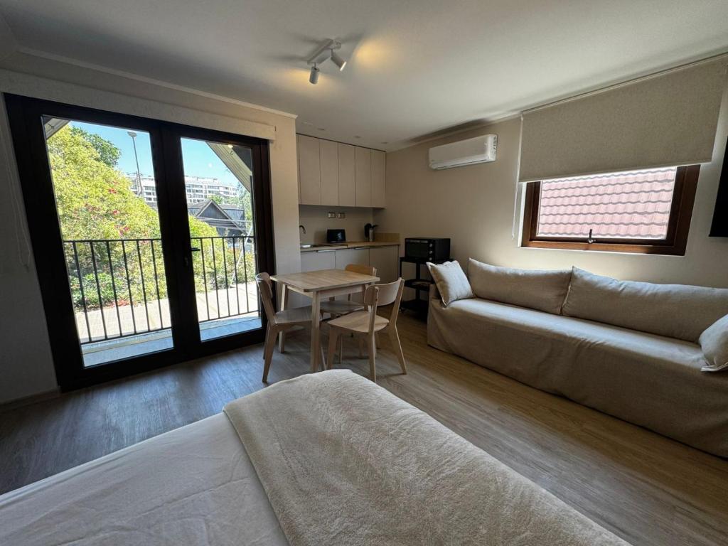 Et opholdsområde på Alto Las Condes Apartments