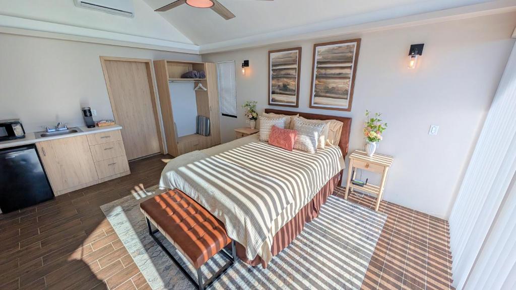 Giường trong phòng chung tại Chic Luxury Cabin