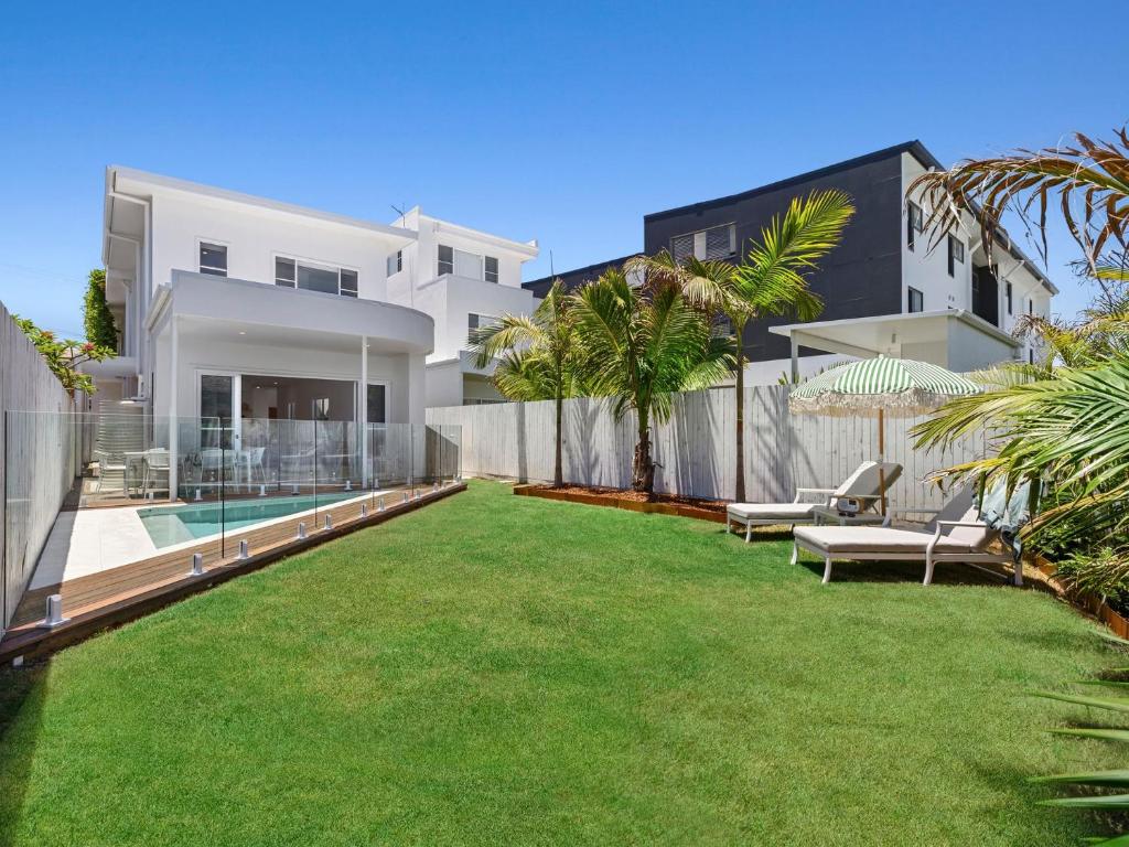 Swimmingpoolen hos eller tæt på Pearl House Coastal Luxury Retreat with Pool