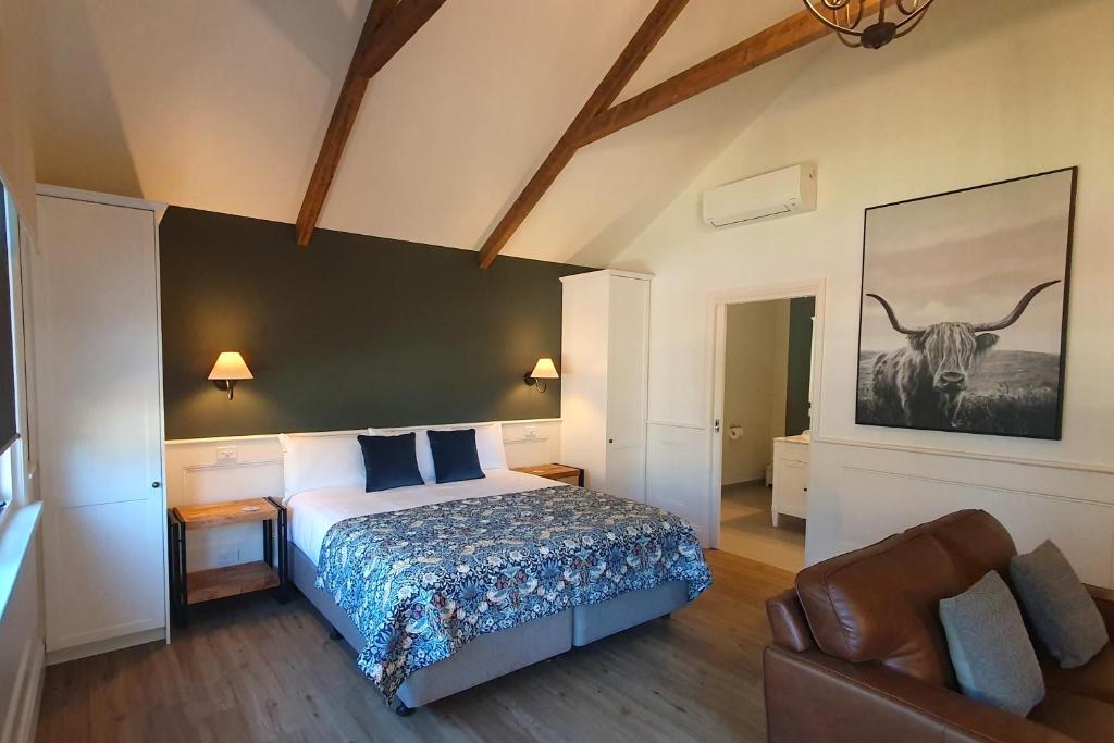 a bedroom with a bed and a antelope painting on the wall at Scenic Marysville in Marysville