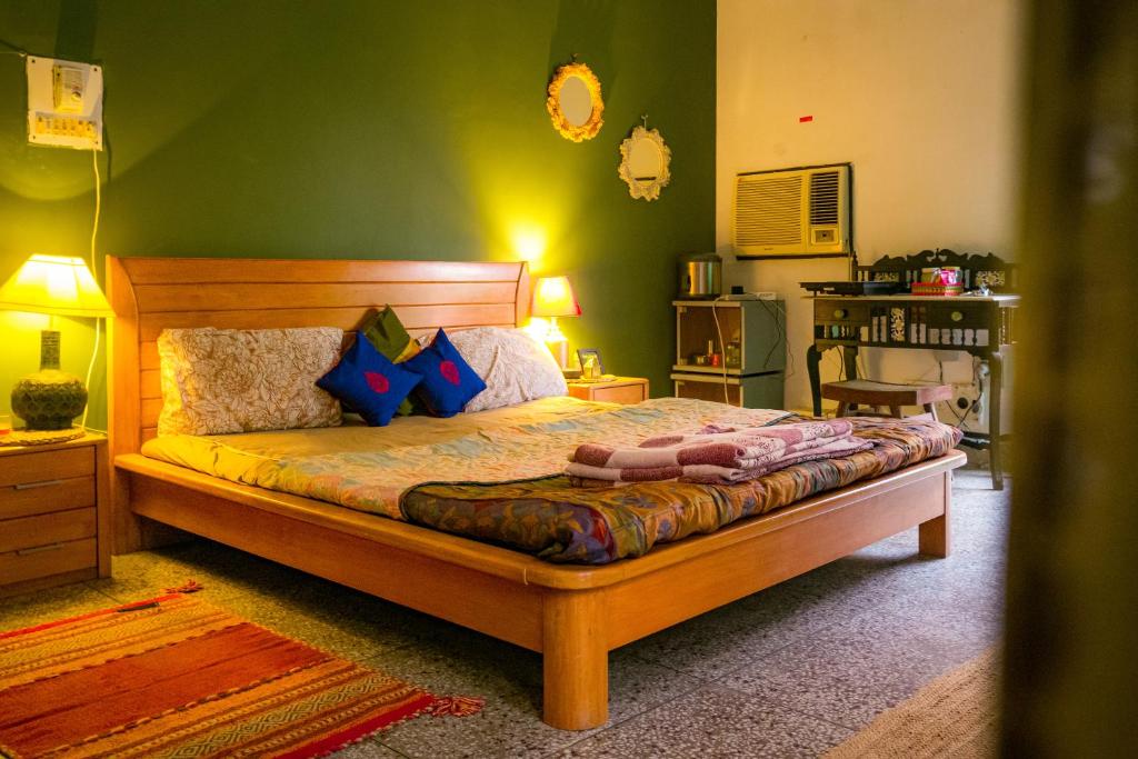 Giường trong phòng chung tại Green Bramda