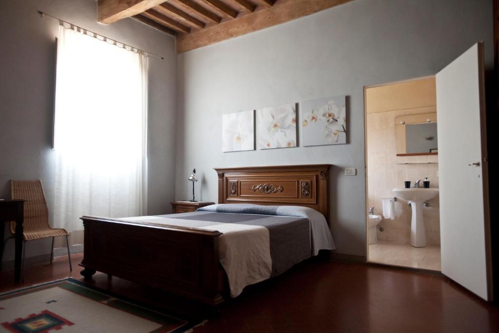 Postel nebo postele na pokoji v ubytování B&B Glicine e Luna