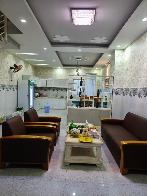 a waiting room with couches and a table at Long homestay A5-57 in Ðức Hòa