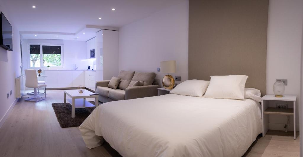 Giường trong phòng chung tại Apartamentos Palacio de Yolanda