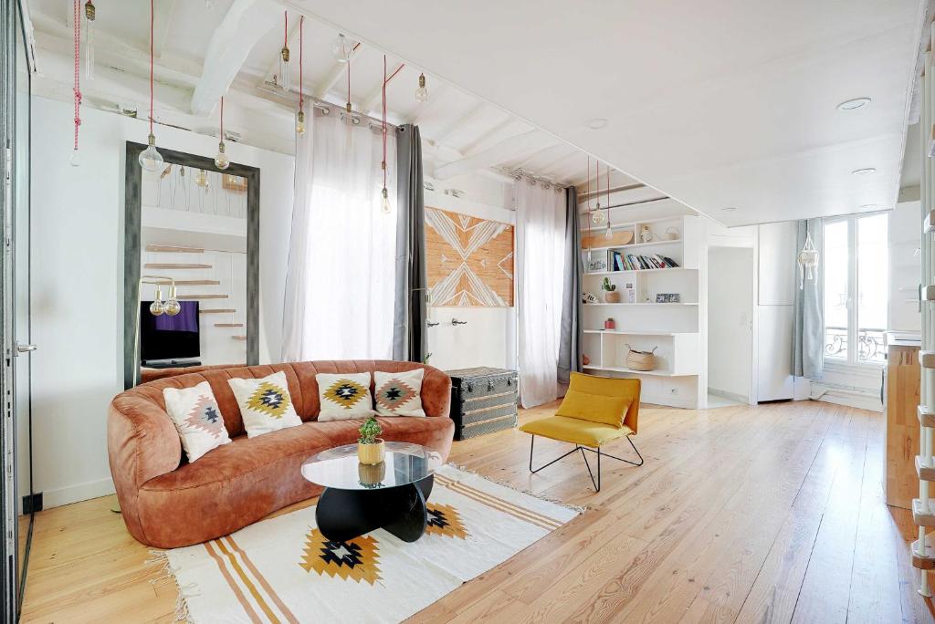 Spacious apartment 2BR 4P – République