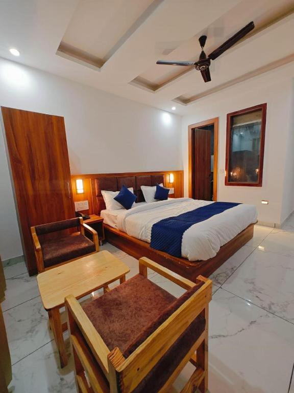 En eller flere senge i et værelse på Hotel Tapomay Retreat