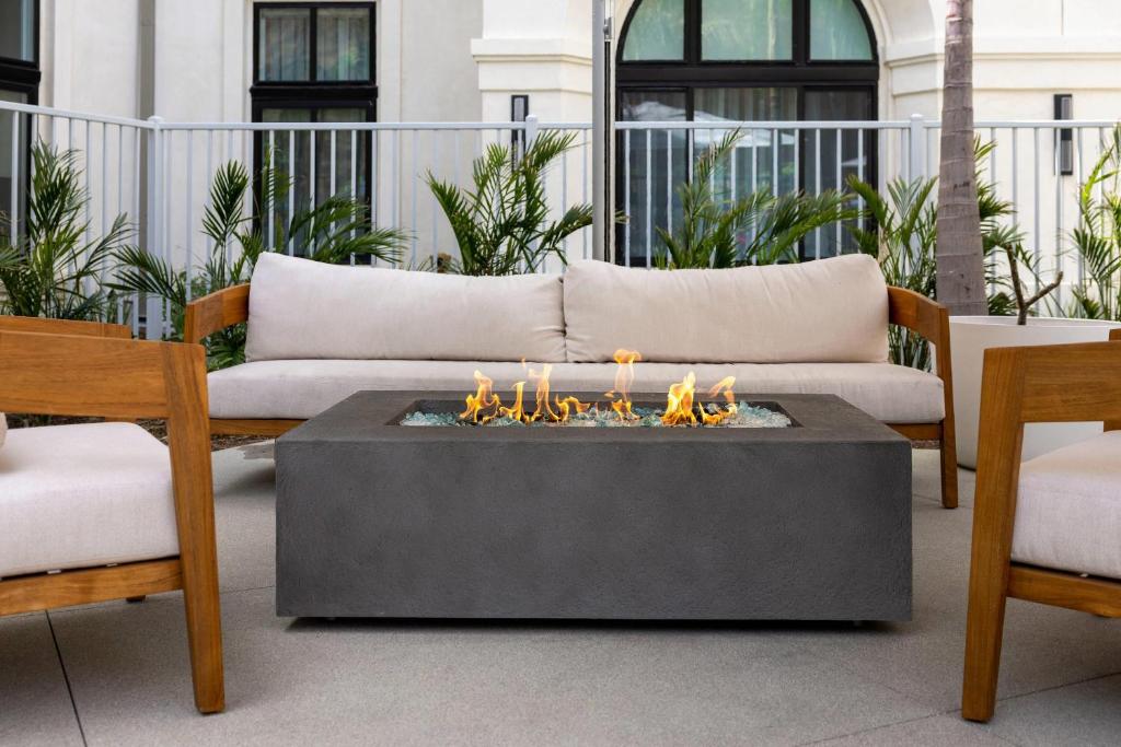 Cambria Hotel Calabasas - Malibu photo