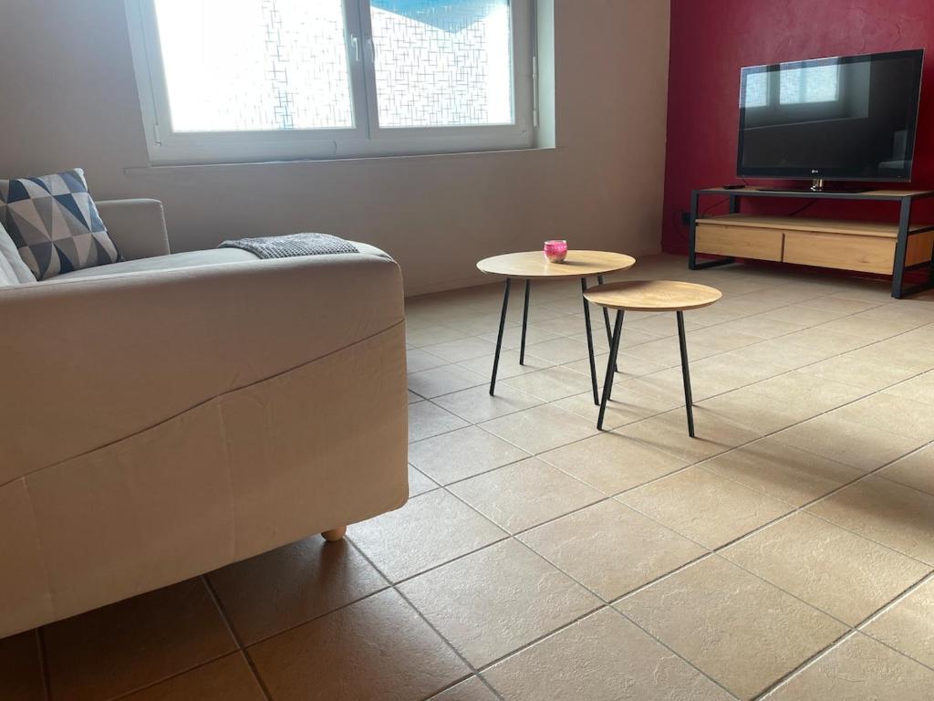 a living room with a couch and two tables at Appartement 3 Pièces, Neuvecelle in Neuvecelle