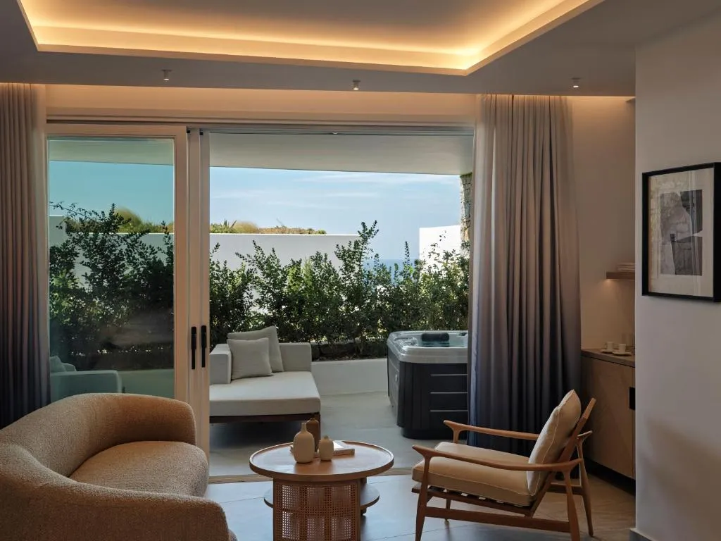 DELTA Two Bedroom Suite With Outdoor Hot Tub and Garden View