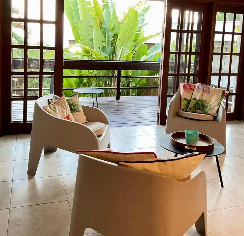 Zona de estar de Harbor View - 5bd By ZenBreak