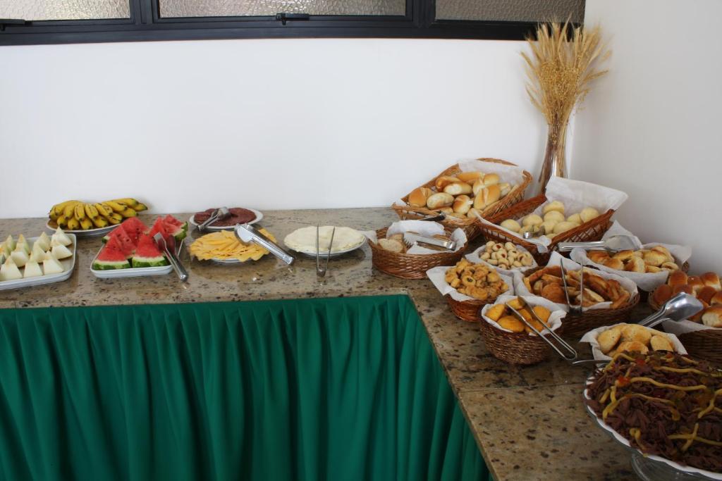 Comida no hotel ou em algum lugar perto