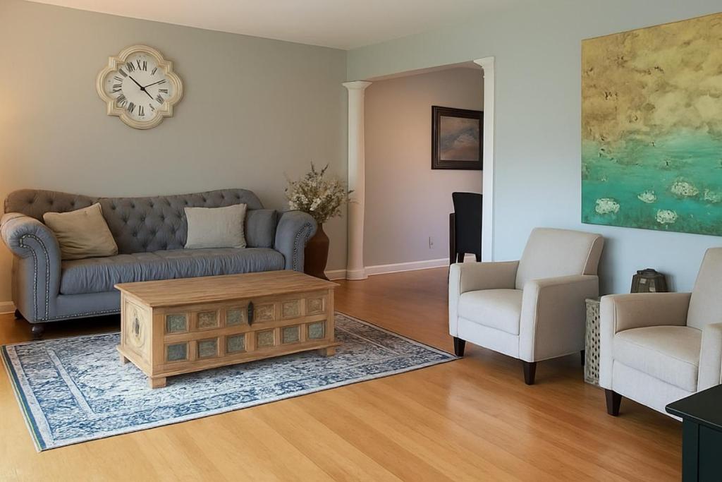 Et opholdsområde på Spacious Avon Lake 4BR Home - Near National Park