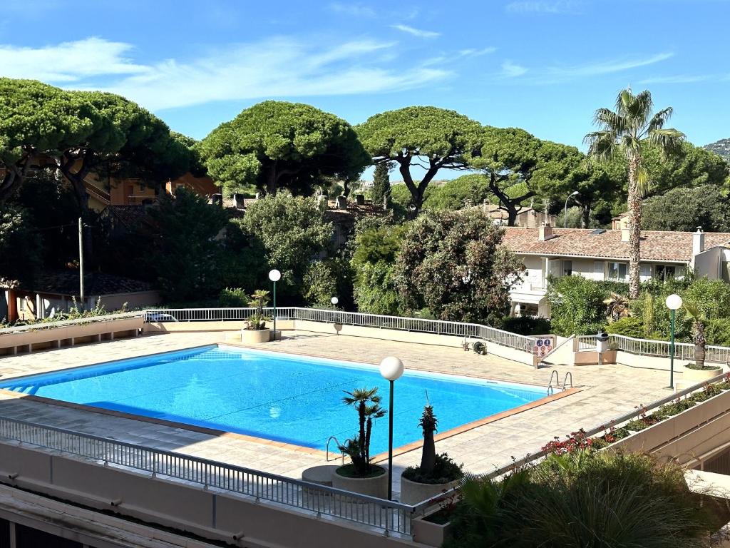HYELAN - Appartement climatisé pour 6 personnes avec piscine sur le port d'Hyères