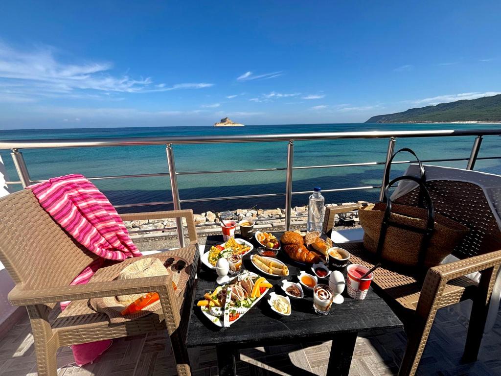 Φαγητό σε αυτό το διαμέρισμα ή κάπου εκεί κοντά