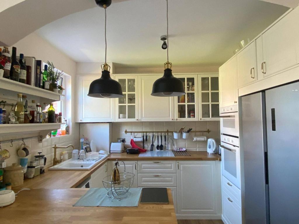 Kuchyň nebo kuchyňský kout v ubytování Beautiful Large Double Room, Gdn View, Mill Hill