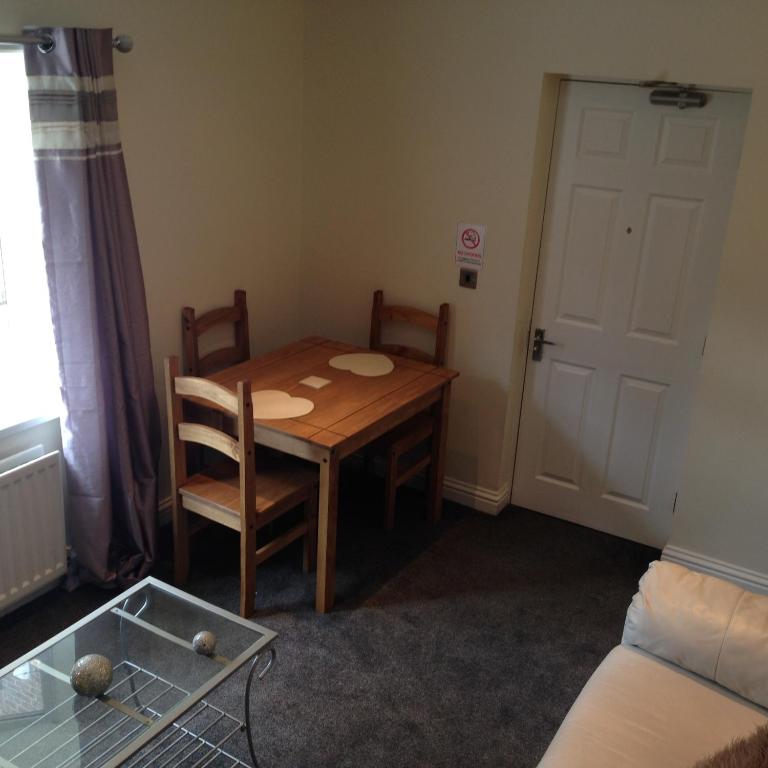 Flex Lets - Azalea Terrace Apartments - One-Bedroom Apartment