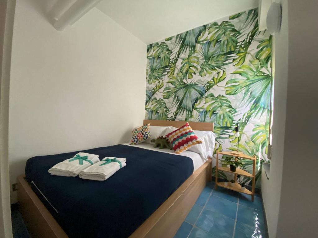 En eller flere senge i et værelse på Fetta di Limone Apartment with AC and Patio