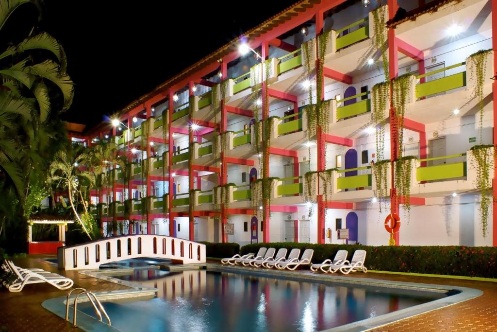 Bazén v ubytování Decameron Los Cocos Guayabitos, Ramada All-Inclusive Resort nebo v jeho okolí