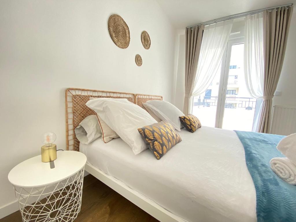 En eller flere senge i et værelse på Le Charme des Docks by So Homy - 1 Bed Room - 4 PAX