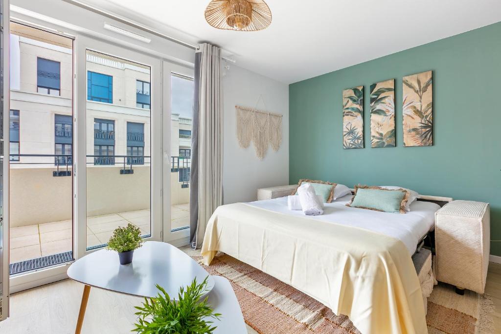 En eller flere senge i et værelse på Refuge Naturel au Cœur des Docks by So Homy - 1 Bed Room 4 PAX