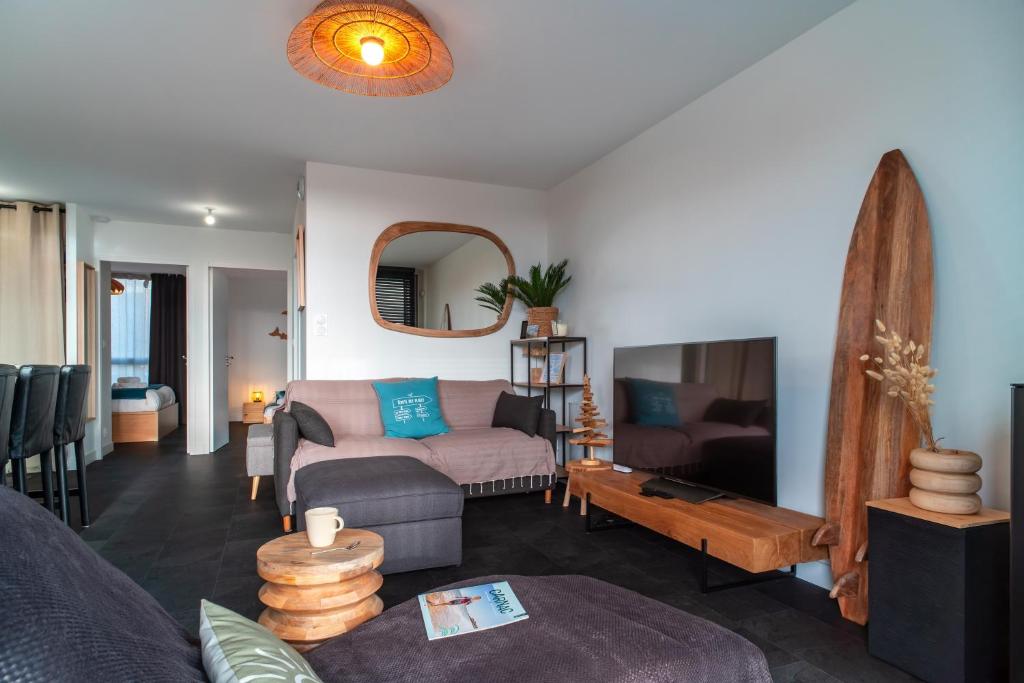 TV a/nebo společenská místnost v ubytování Le Chant des Vagues - A quelques min de Carnac