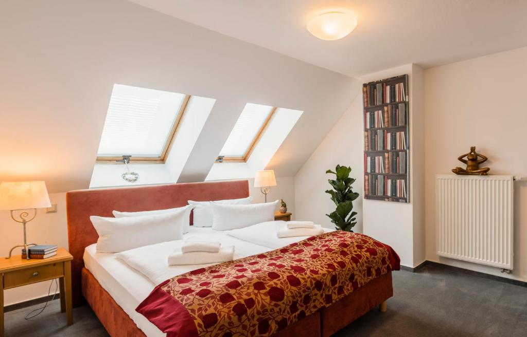 Postel nebo postele na pokoji v ubytování Apparthotel Bad Schandau by STEIGER Hotels