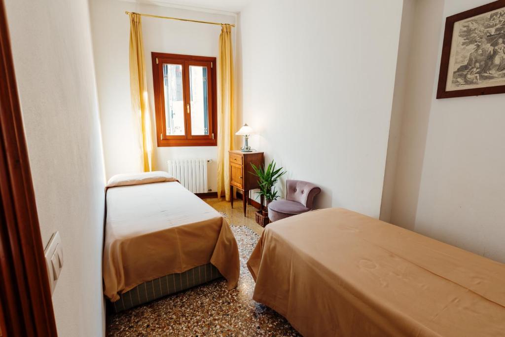 Casa Dei Pittori Venice Apartments - 15